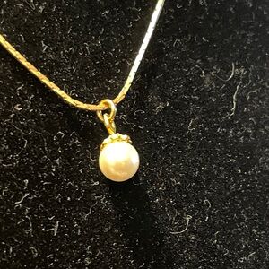 Elegant Goldtone Faux Pearl Pendant Necklace